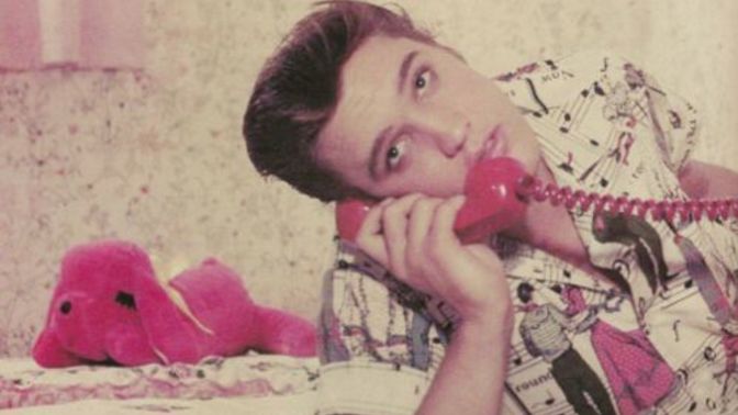 Sevgilimin her kızdığında ya da  zora geldiğinde telefonu yüzüme kapatması normal mi?