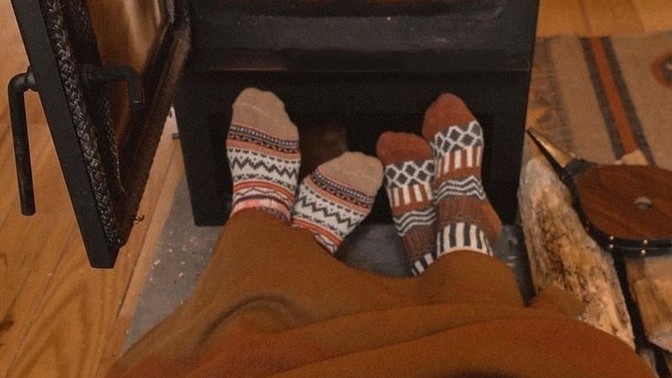 Yağmurlu havalarda battaniye altında kahve içmeyi mi, yağmur da yürümeyi mi tercih edersiniz?