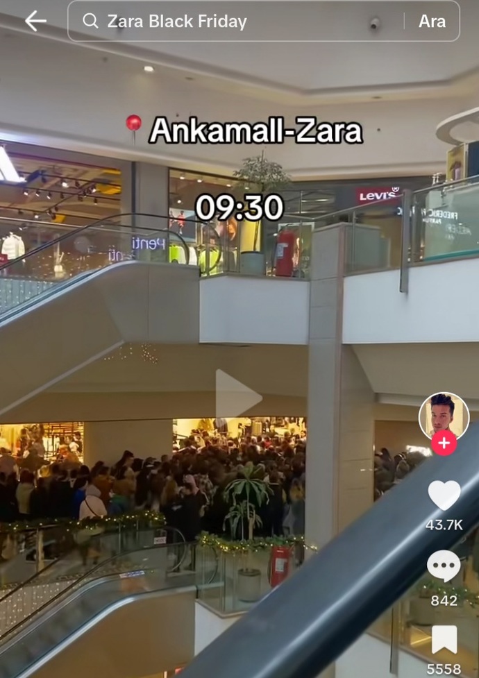 Zaranın Black Friday indirimlerinde izdiham çıkmış bizim hani paramız yoktu ve boykota ne oldu ki?
