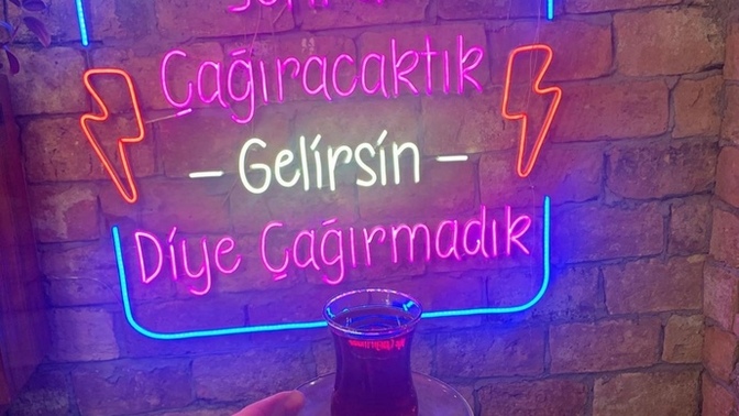 İnsanlarda en gıcık olduğun 3 hareket nedir?