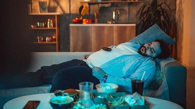 Sabahları alarmı erteleyip 5 dakika daha fazla uyumanın tadı hafta sonu neden yok?