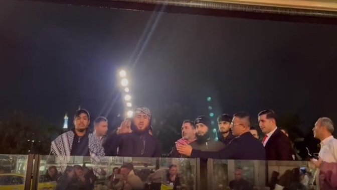 Adana'da kahve içenleri protesto etmek için yumurta fırlatmışlar! Bu olaylar daha da büyür mü?