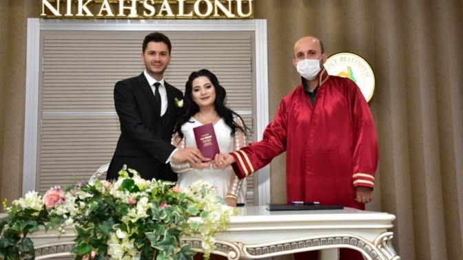 Sade bir nikah ile evlenmeyi kabul eder misiniz? ya da aileniz ne der?