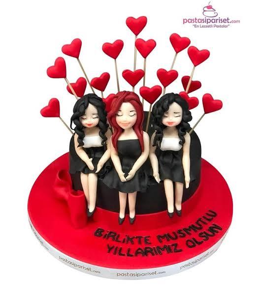 Bugün günlerden @_elyise 🥳🥳İyiki doğdun tatlım.. 😍🥰 Doğum günü kutlamasını sever misiniz?