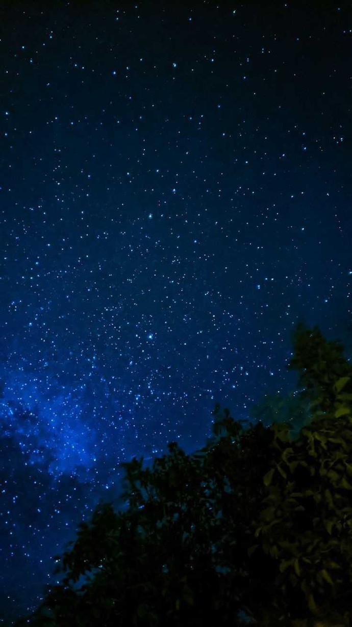 Sevgilinizle/eşinizle gece gökyüzü gözlemevlerine gitmek mi, evinizin penceresinden bakmak mı hangisi daha romantik sizce?