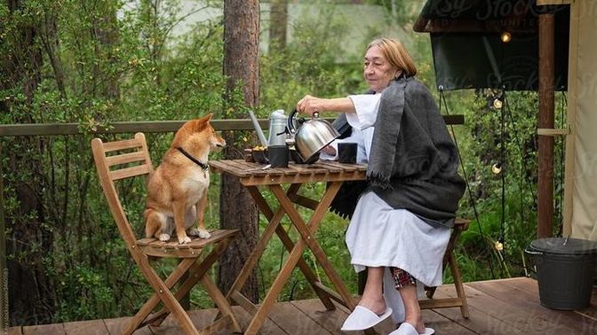 108 yaşındaki kadın uzun yaşamın sırrının çocuk yerine köpek sahibi olmak olduğunu söyledi. Düşünceleriniz neler?