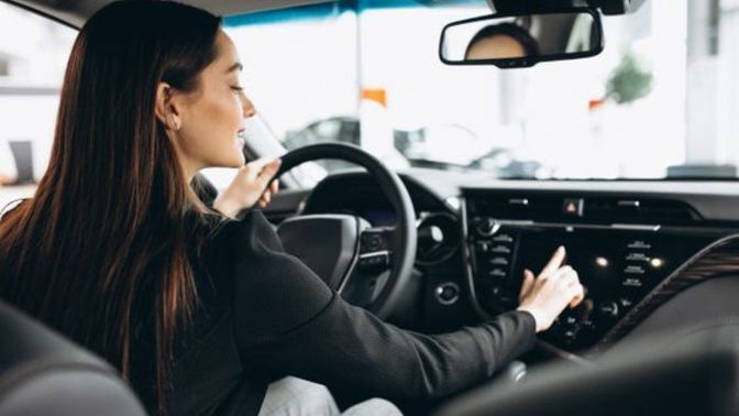 Yeni ehliyet alacaklar "düz vites" mi, "otomatik vites" mi tercih etmeli?