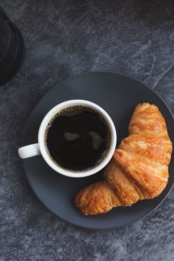 Kruvasanı çay ile mi yoksa kahve ile mi tercih edersiniz?