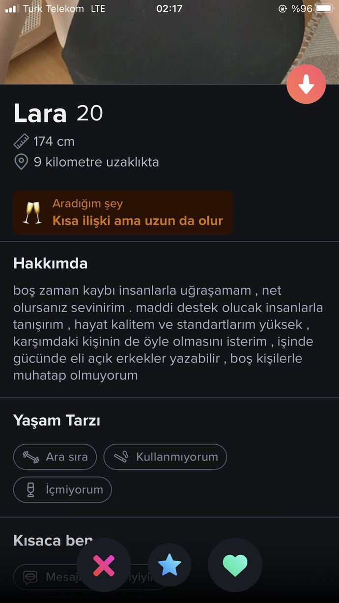 Şu para avcısı kızla eşleşsem öyle bir küfür edicem ki. Aşırı boş bir kız?