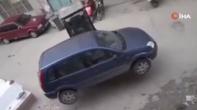 Bursa'da yanlış park eden aracı forklift ile kaldırmışlar. Sizin aracınıza yapılsa tepki verir miydiniz?