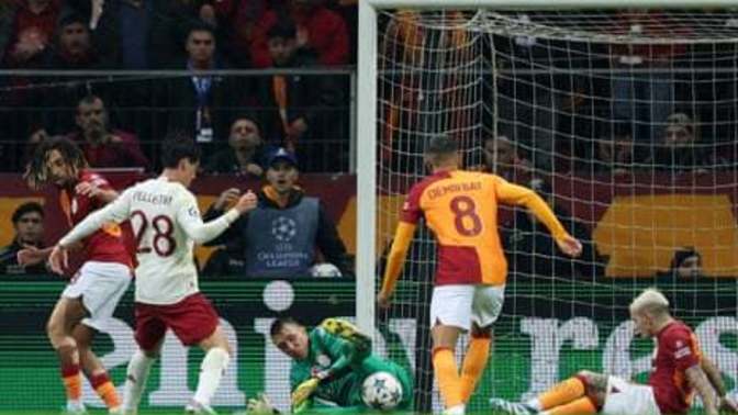 Galatasaray 3 - Manchester united 3... Hakem rezaletine rağmen Galatasaray 2-0'dan maçı 3-3 getirmesini bildi! Maçı nasıl buldunuz?