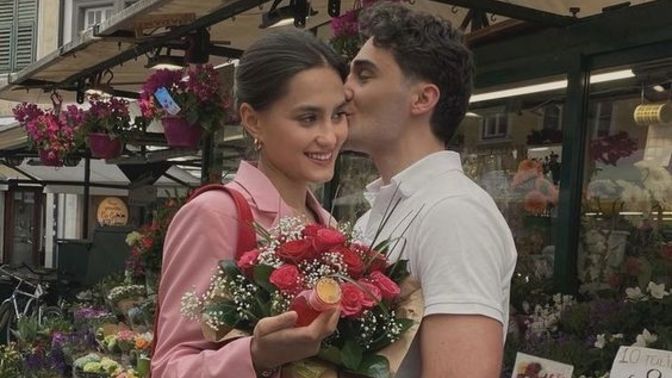 İnsan sevince içi içine sığmıyor, tüm her şeyiyle onu hissediyor. Aşk bu mudur ♥️?