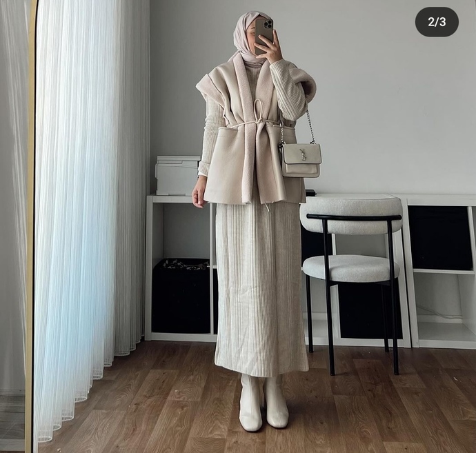 Tesettürlüyken baştan aşağı siyah mı giyinilmeli?
