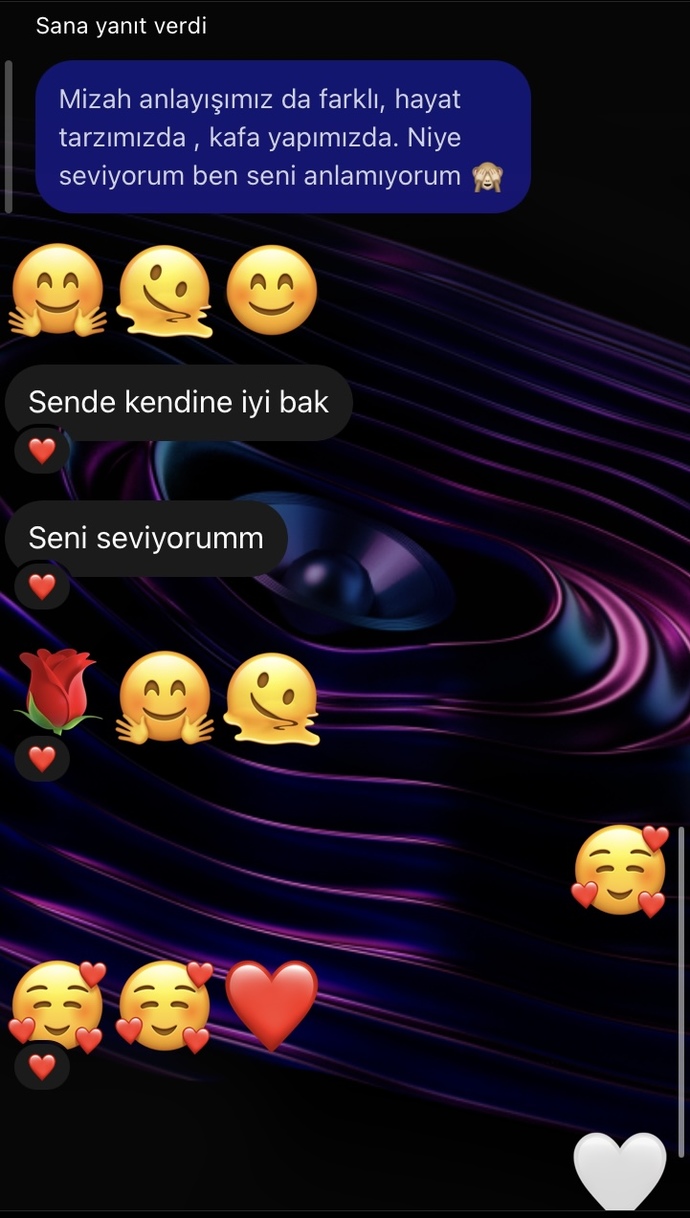 Buradaki sevgi arkadaşça mı sizce, aşk kokusu mu var?