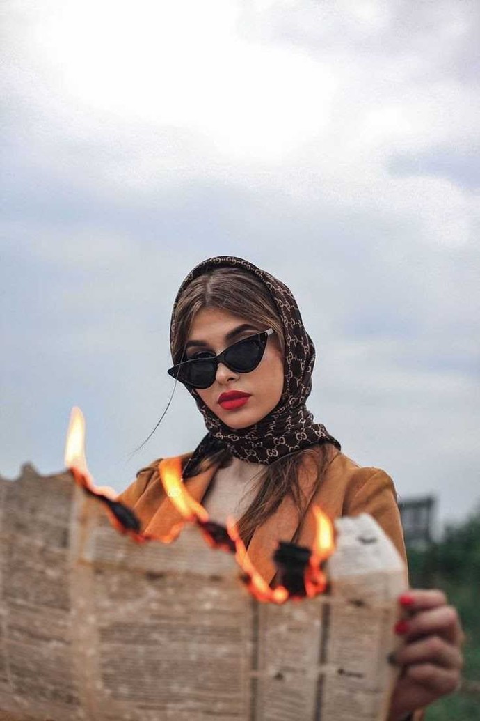 Kıskançlığı kontrol edebilmek özgüvene mi sevgiliye güvene mi daha çok bağlı bir durum ne dersin 🙂?