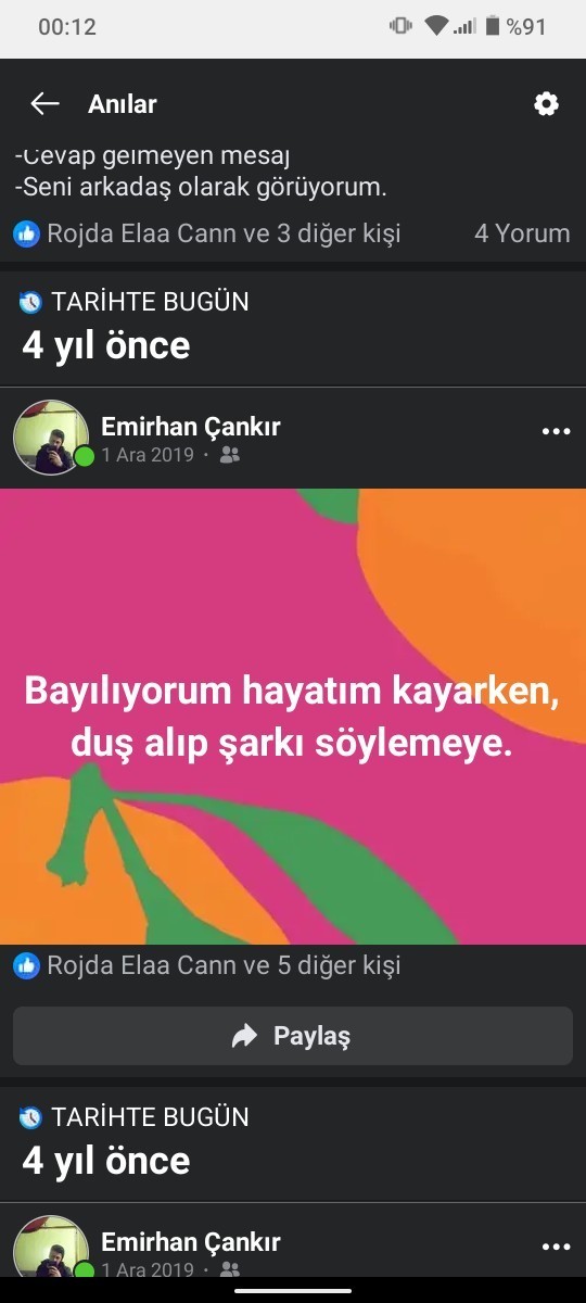Duşta şarkı söyleyen var mı?