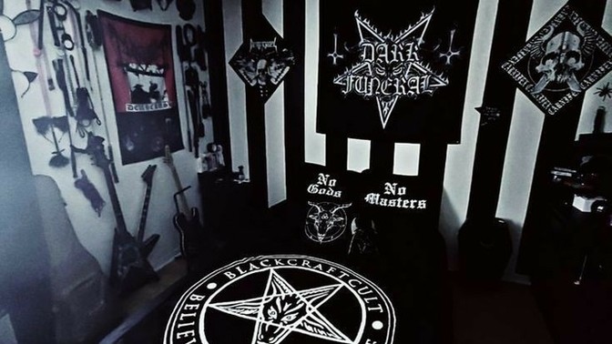 Satanist olsaydınız odanızı böyle yaparmıydınız?