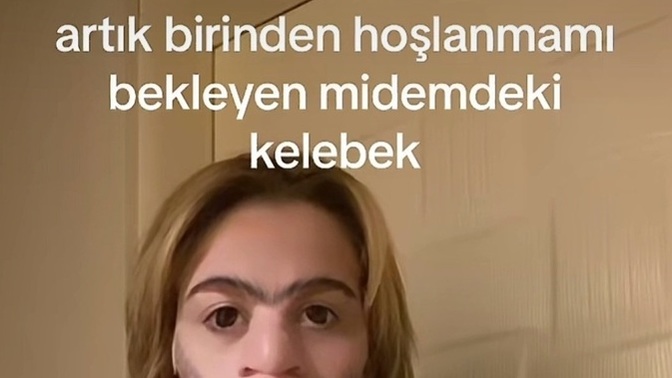 Midenizde kelebekler uçuşturan biri var mı?