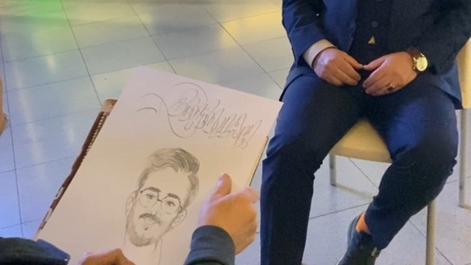 Hiç karakalem portrenizi çizdirdiniz mi?