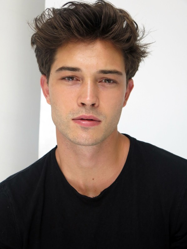Bu Francisco Lachowski denen eleman yakışıklı tamam ama bir sürü yakışıklı ünlü var, kadınlar neden özellikle bu elemana hasta?