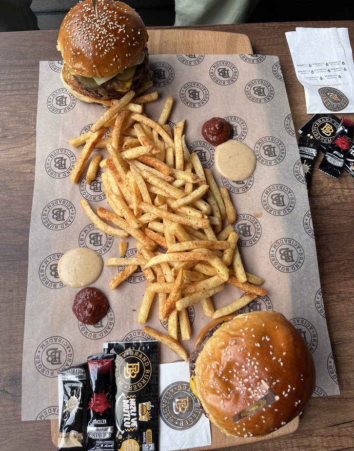 Tek oturuşta kaç hamburger yersiniz?