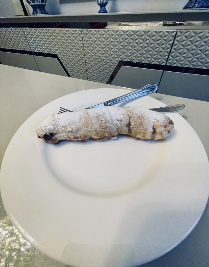 Milföy hamurundan muzlu, çikolatalı tatlı yaptım, sever misin? Hiç denedin mi?