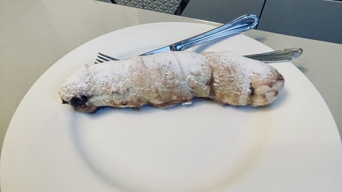 Milföy hamurundan muzlu, çikolatalı tatlı yaptım, sever misin? Hiç denedin mi?