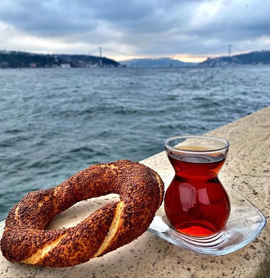 Şöyle boğaza karşı oturup çay simit yemek ister miydiniz?
