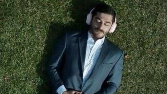 Üzerinden yıllar geçse de dinlemeyi bırakmayacağınız şarkı nedir?