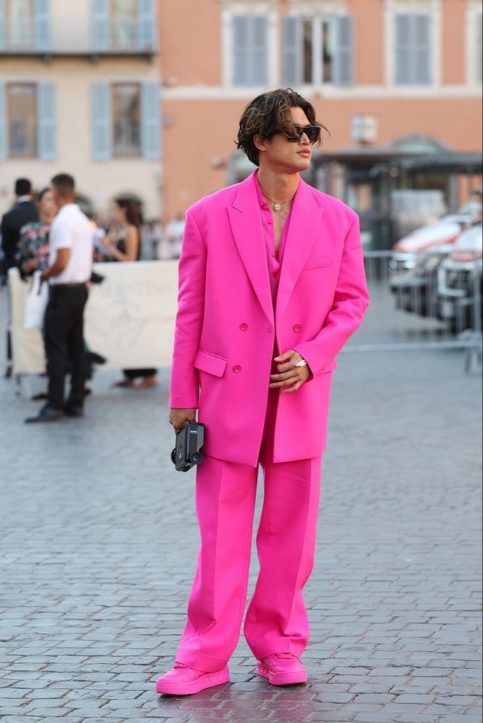 Pembe erkeğe yakışır mı?