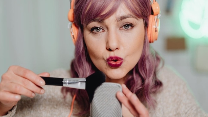 Asmr videoları ile uyuyanlar burada mı?