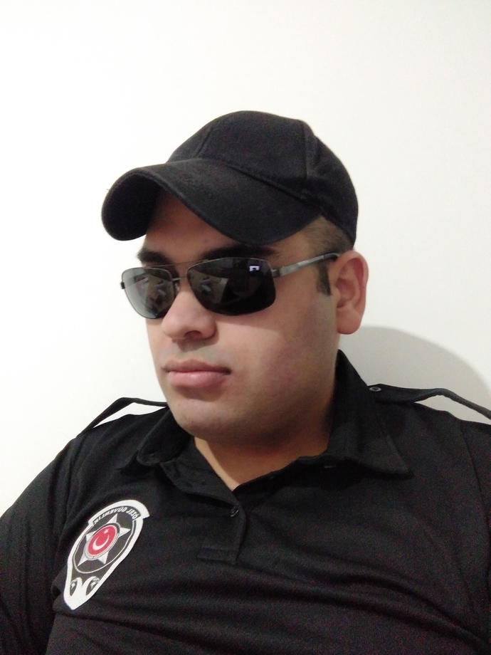 Polisler neden çok yakışıklı, polis sevgili nasıl yapılır?