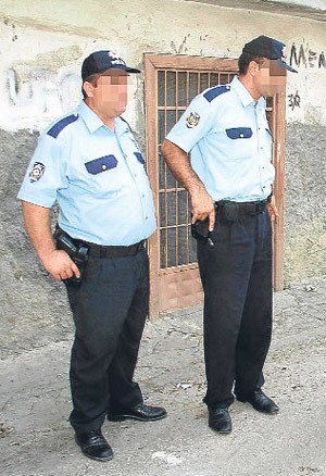 Polisler neden çok yakışıklı, polis sevgili nasıl yapılır?