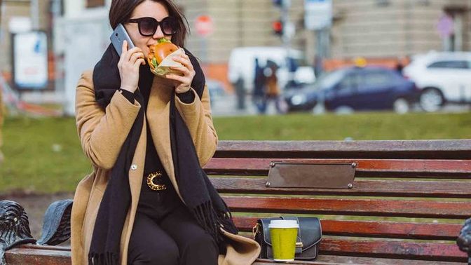 Yolculuk yaparken yemek yiyebilir misiniz?