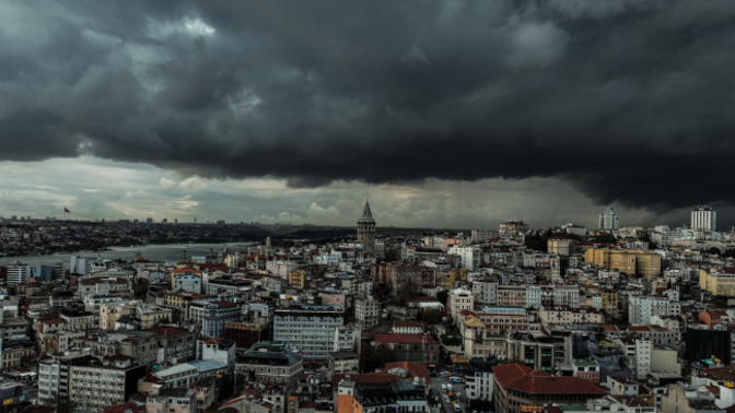 İstanbul'da 7 gün boyunca havayı kara bulutlar kaplayacakmış! Karanlıktan korkuyor musunuz?