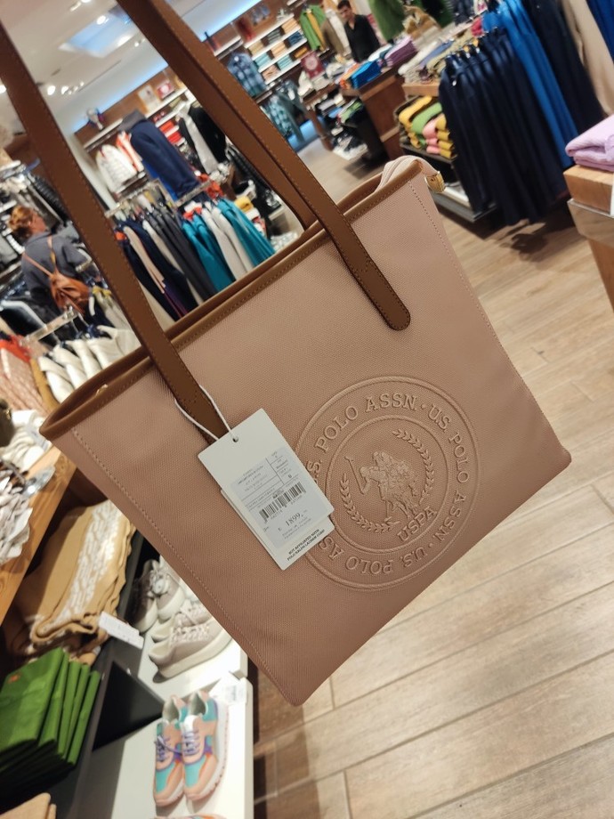 Bu çanta nasıl, rengi pembemsi?