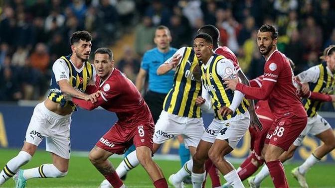 Fenerbahçe 4 - Sivasspor 1... Sarı lacivertliler vasat bir oyuna rağmen iyi bir 3 puan aldı! Maçı nasıl buldunuz?
