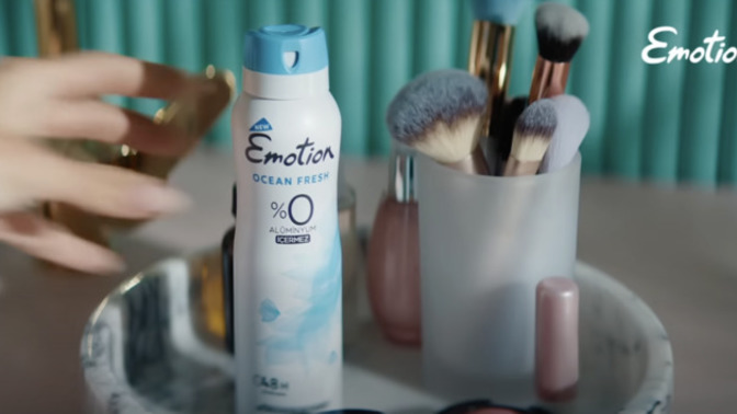 Karartmayan, iz yapmayan roll-on deodorant bilen var mı?