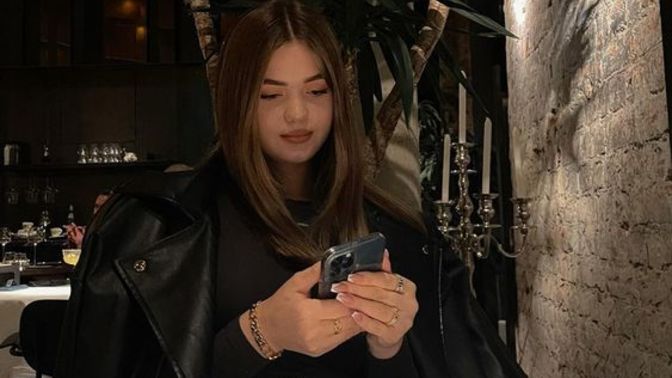 Benden önce yaşadığı ilişkisini anlatmadığı ve eski sevgilisiyle aynı ortamda bulunduğu için sevgilimden ayrıldım. Haksız mıyım?