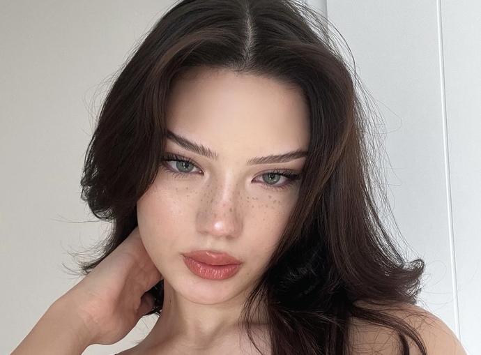 Kahve gözlü olup lens takmak itici mi?