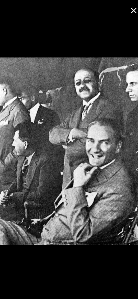 Kişiliği ve gülüşü ile huzur bulduğunuz biri var mı?