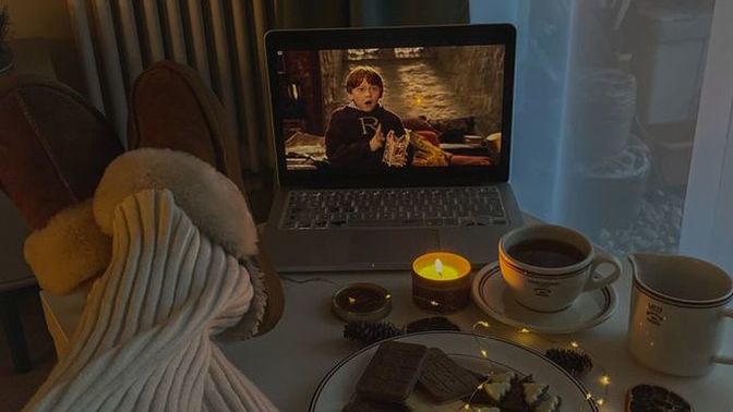 Dizi-film izlerken aynı anda telefonla da uğraşır mısınız?