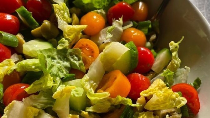 Yemeklerin yanında salata tüketir misiniz?