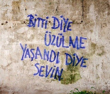 Bitti diye üzülür müsünüz yoksa yaşandı diye sevinir misinz?