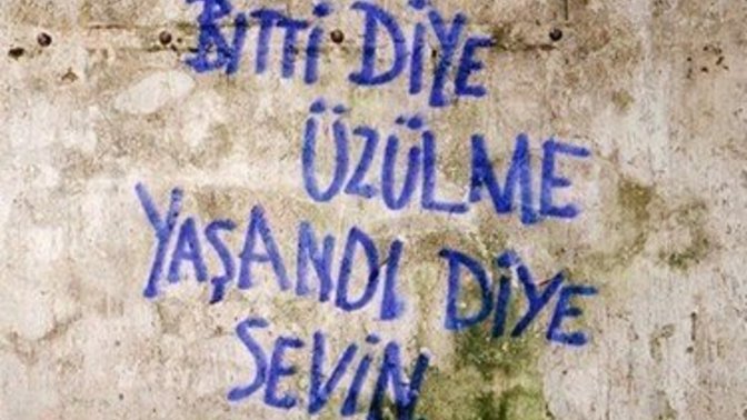 Bitti diye üzülür müsünüz yoksa yaşandı diye sevinir misinz?