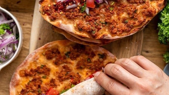 Senin lahmacunun acılı mı olmalı acısız mı?