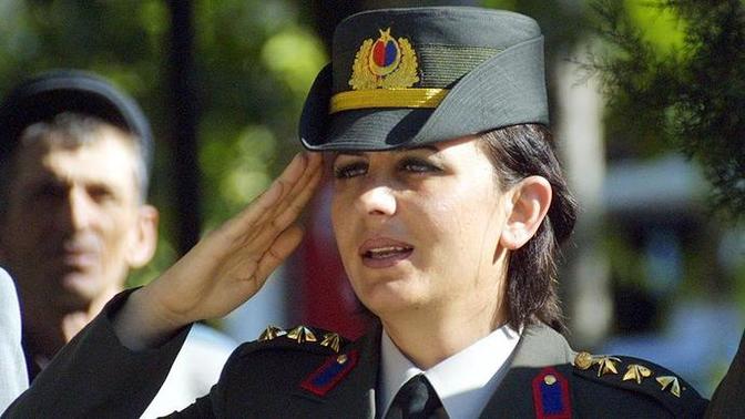 Kadın subayla evlenmek ister miydiniz beyler?