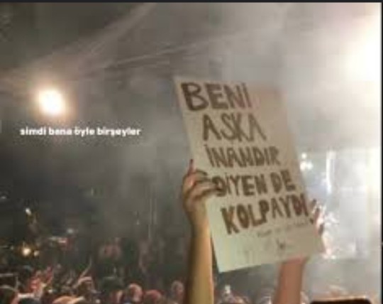 Beni aşka inandır diyeceğin kim var?