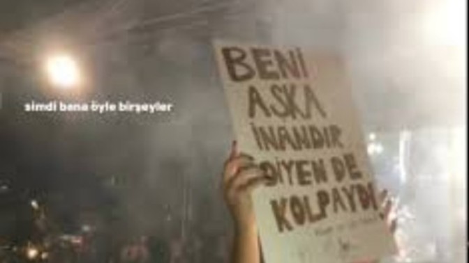 "Beni aşka inandır" diyeceğin kim var?