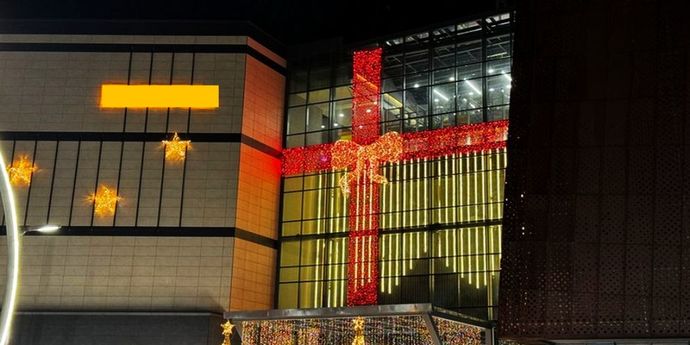 AVMdeki yılbaşı süslemeleri sosyal medyayı karıştırdı! Sizce tepkiler haklı mı?